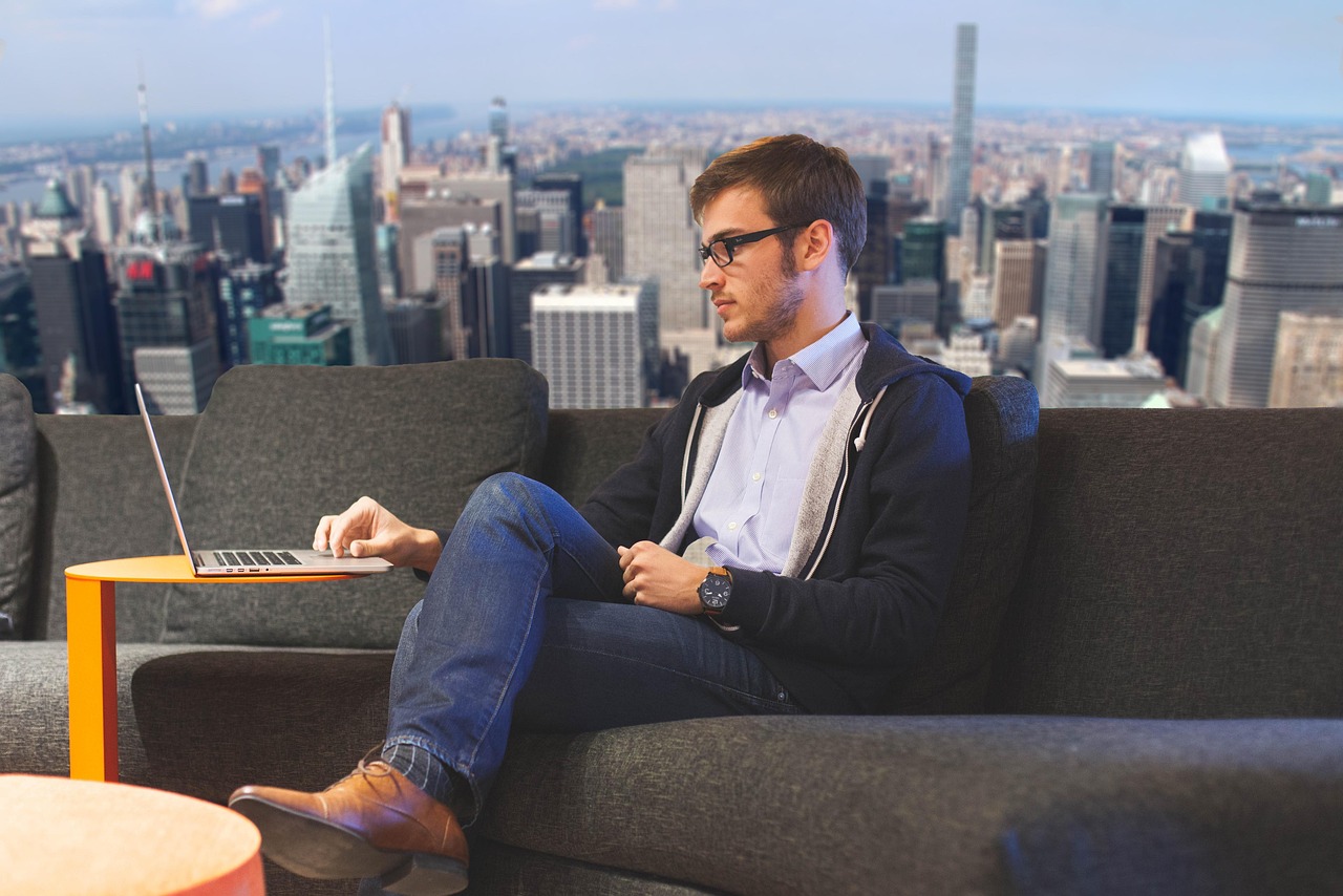 百度实名账号：流量卡在使用之前应该需要注意哪些方面？